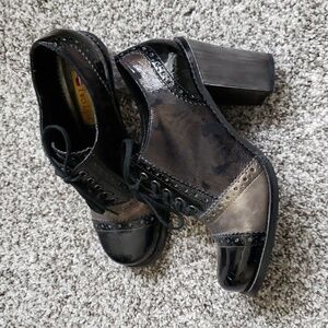 Two lips Whitman heeled loafer